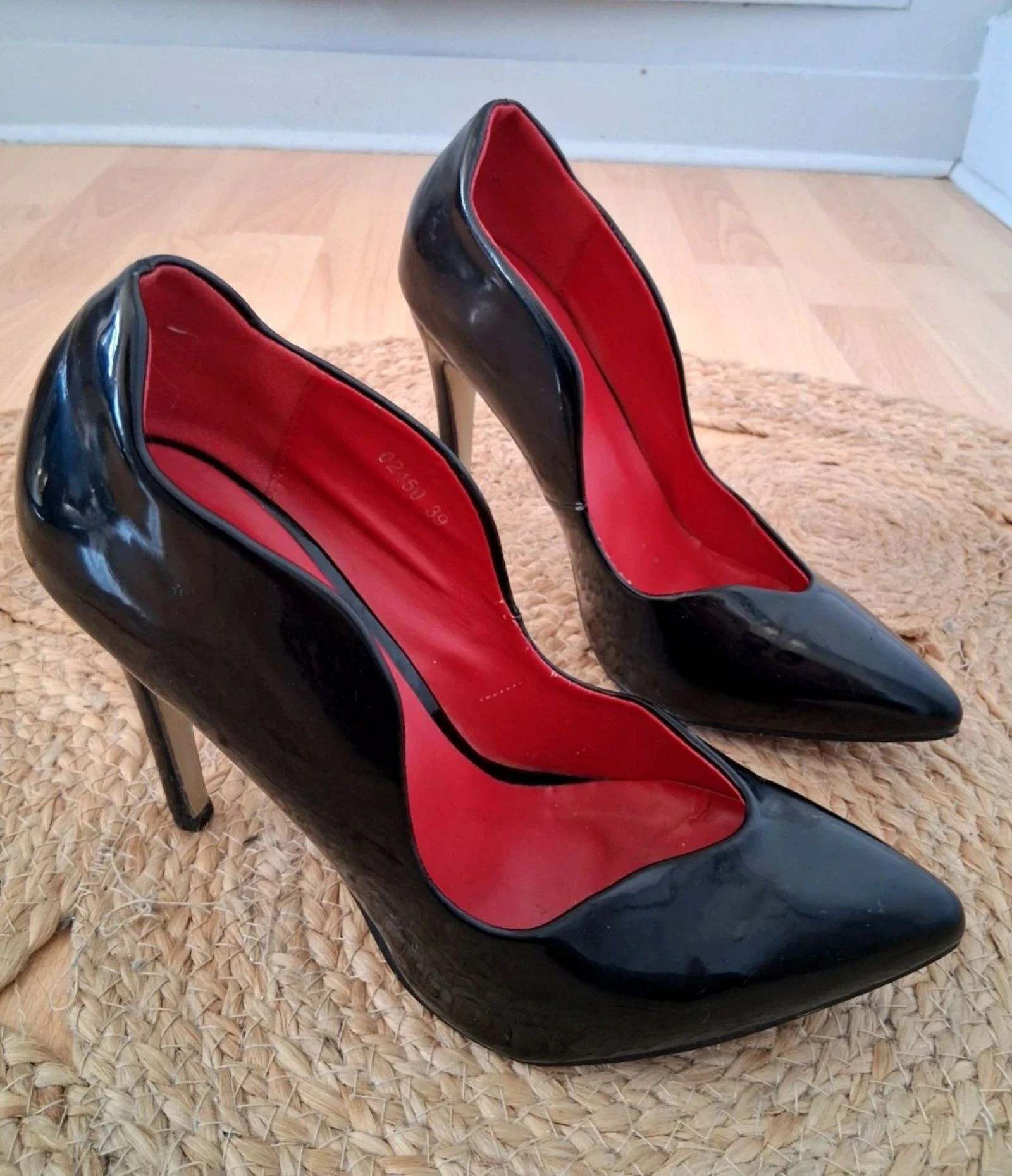 Escarpins noirs vernis Via Giulia - Intérieur rouge - 39